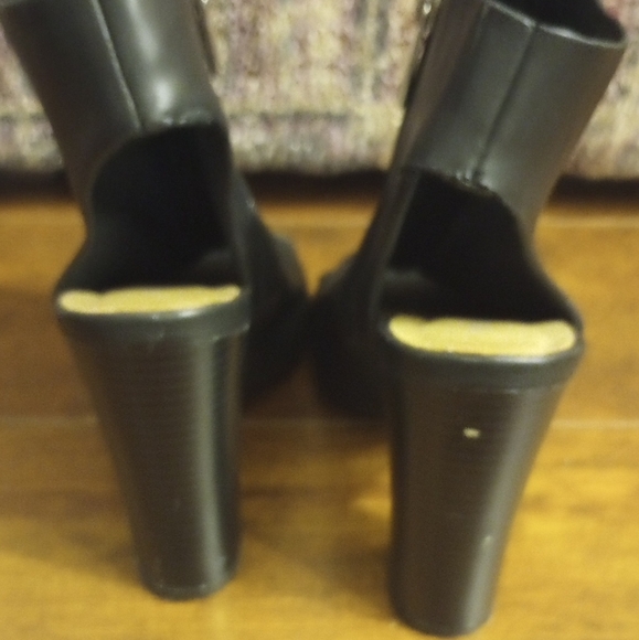 Black toeless booties size 7 - Picture 3 of 3